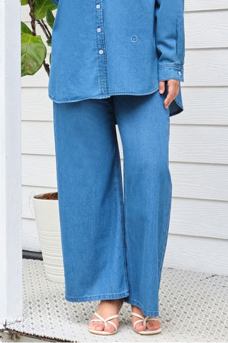 COTTON Melrose Wide Legged Jeans - Medium Wash