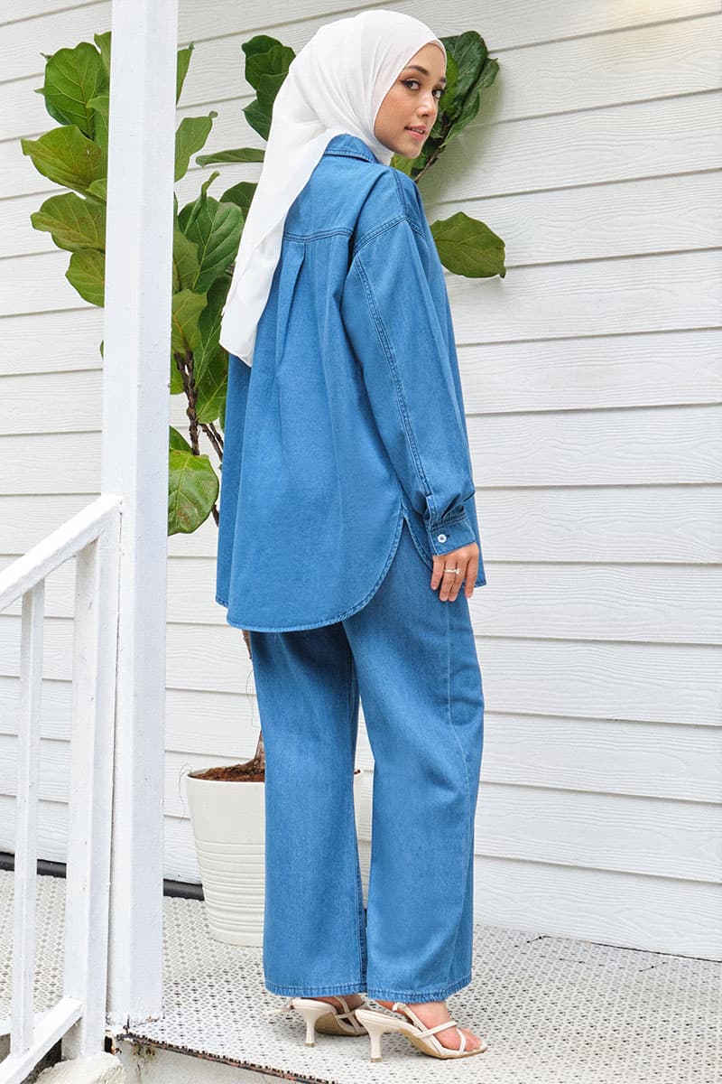 COTTON Melrose Wide Legged Jeans - Medium Wash - Image 4