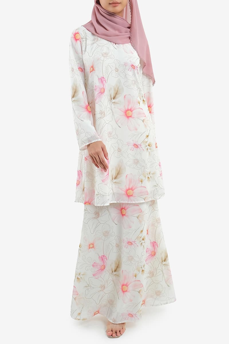 Gembira Blouse & Skirt - White Flower Potrait - Image 1