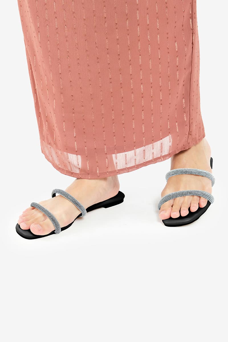 Izzati Slip-On Flat - Black - Image 2