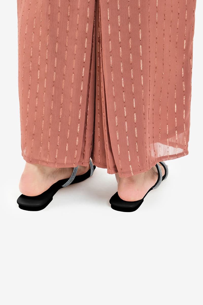 Izzati Slip-On Flat - Black - Image 4