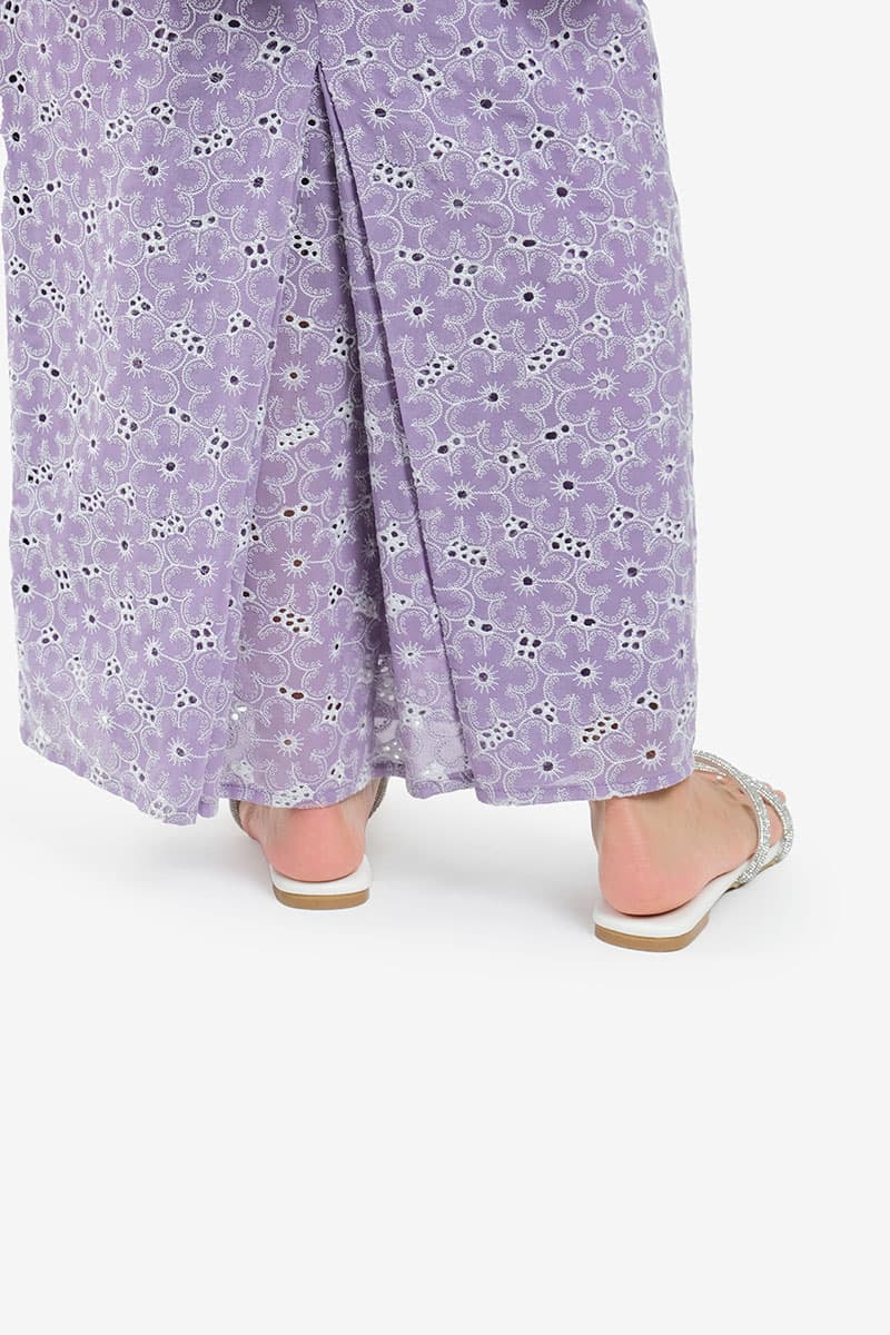 Izzati Slip-On Flat - White - Image 4