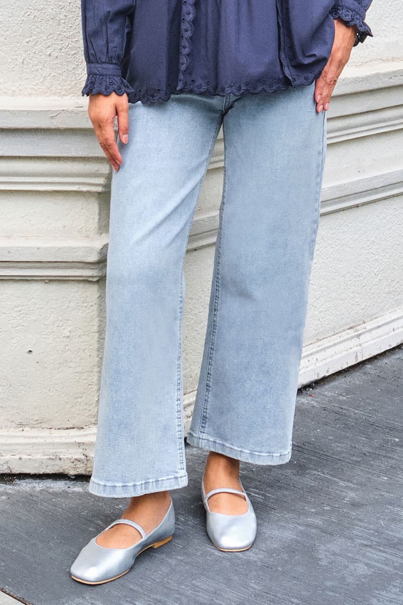 COTTON Gittel Straight Cut Jeans - Light Wash - Image 1