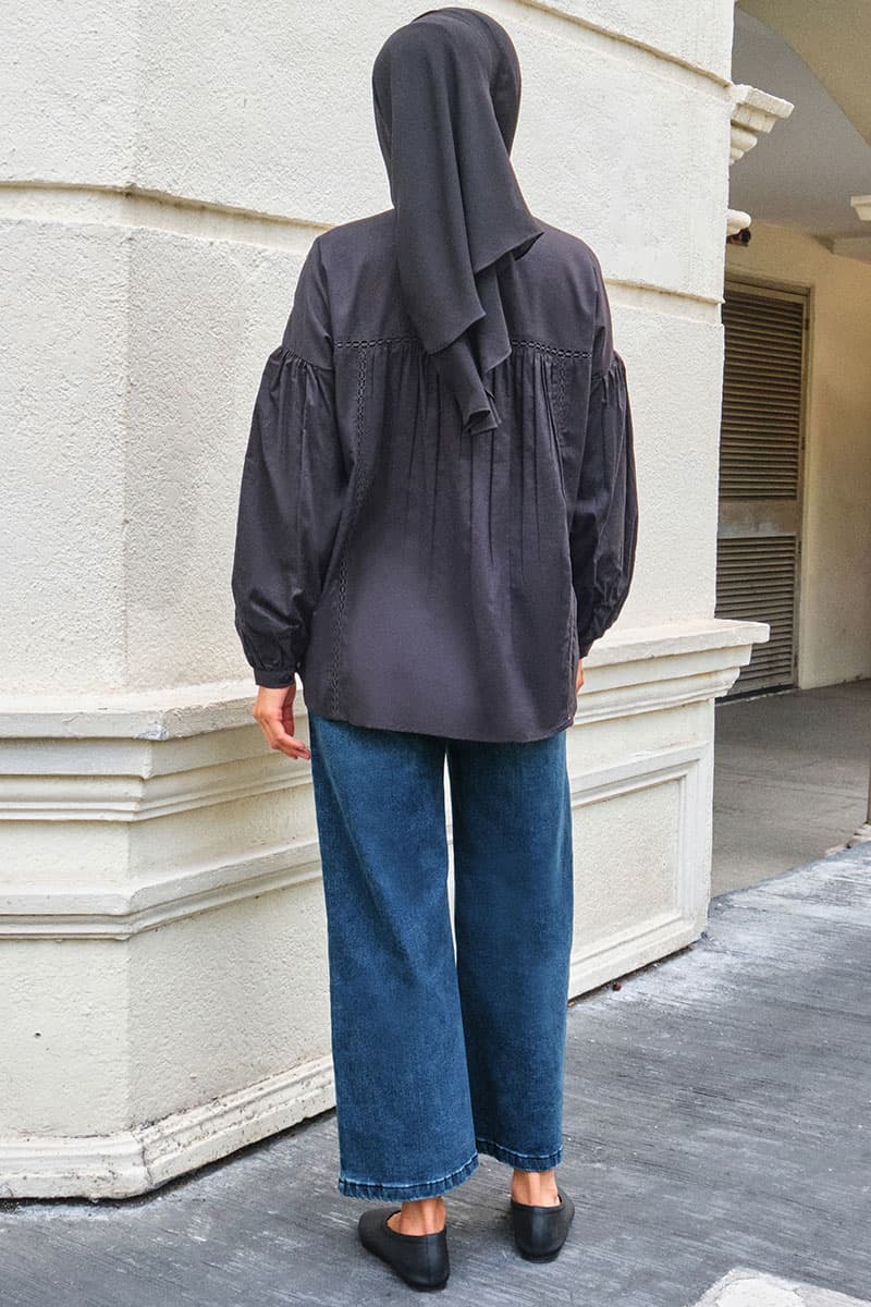 COTTON Gittel Straight Cut Jeans - Medium Wash - Image 4