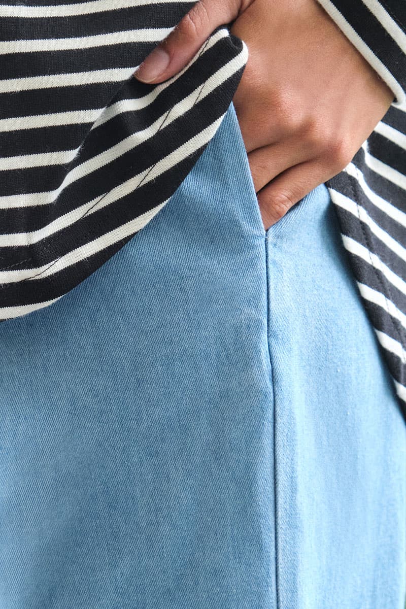 COTTON Hemera Mom Jeans - Light Wash - Image 5