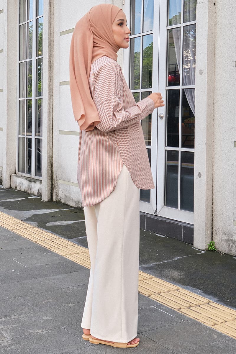 Fernley Wide Legged Pants 2.0 - Oatmilk - Image 3