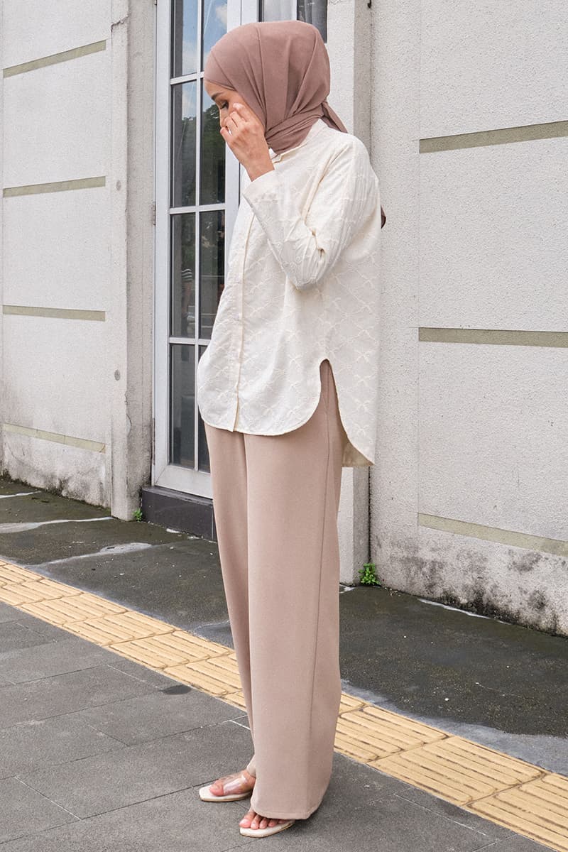 Fernley Wide Legged Pants 2.0 - Mink - Image 3