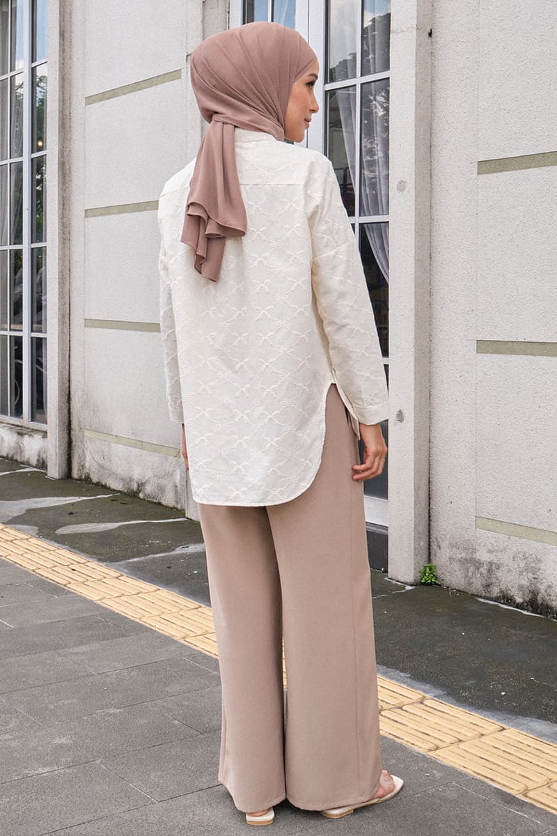 Fernley Wide Legged Pants 2.0 - Mink - Image 4