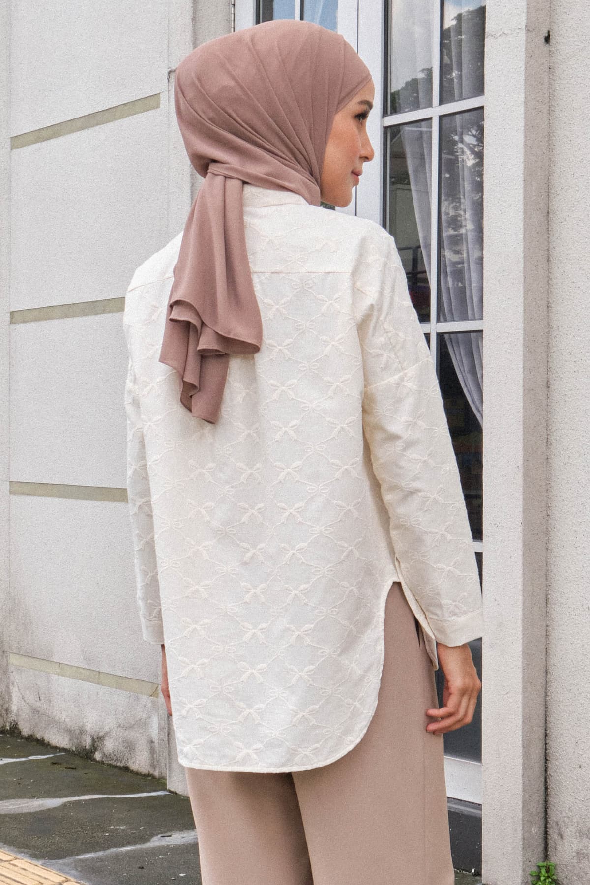 Yamila Front Button Shirt - Cream Bow - Image 4