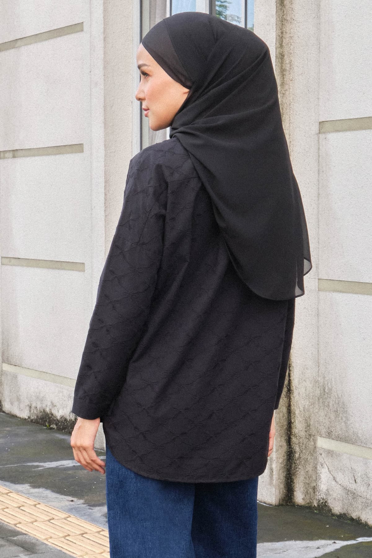 Yamila Front Button Shirt - Black Bow - Image 4