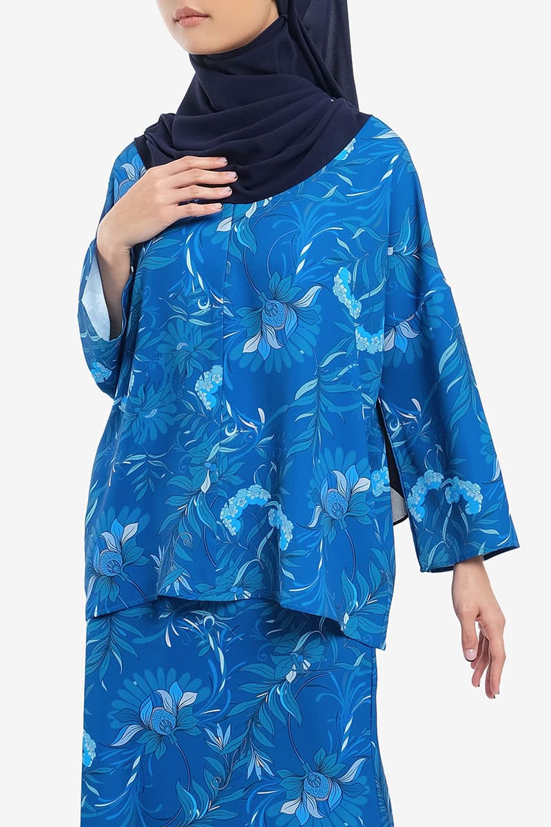 Raihanab Zip-Front Blouse - Navy Tropical - Image 3