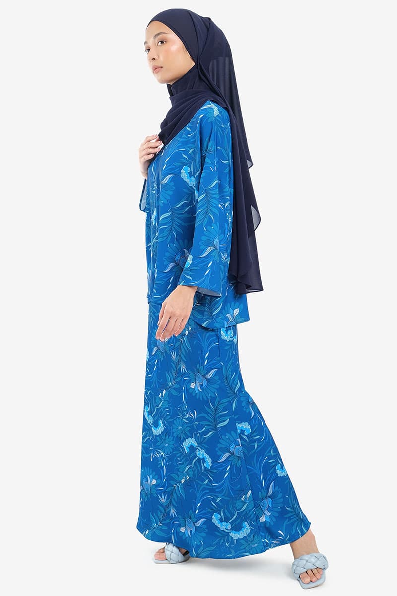 Raihanab Zip-Front Blouse - Navy Tropical - Image 4