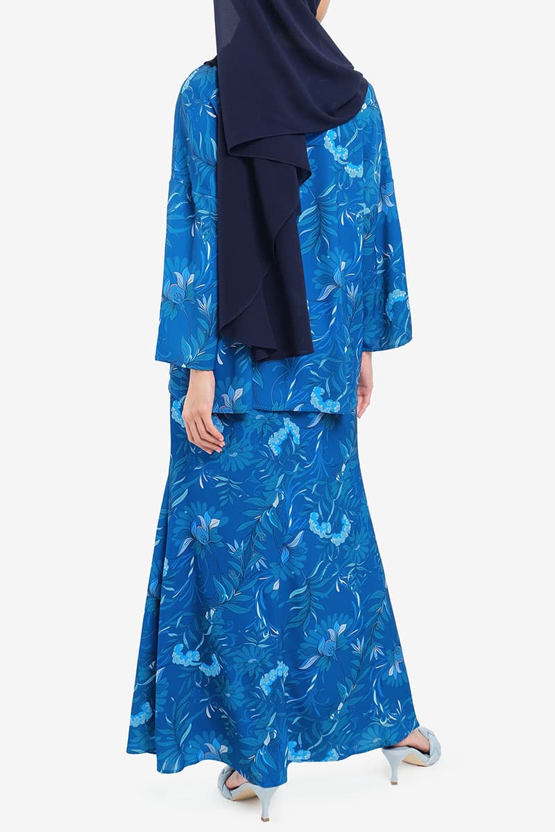 Raihanab Zip-Front Blouse - Navy Tropical - Image 5