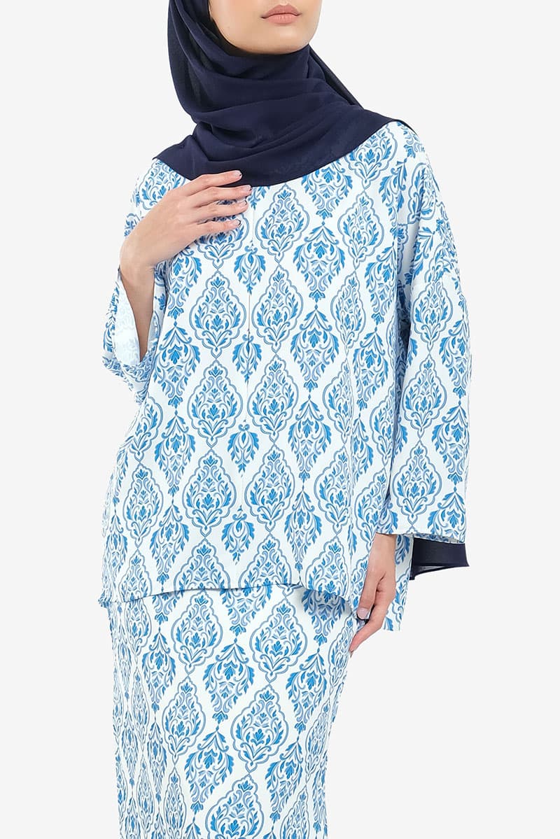 Raihanab Zip-Front Blouse - Cream/Blue Damask - Image 3