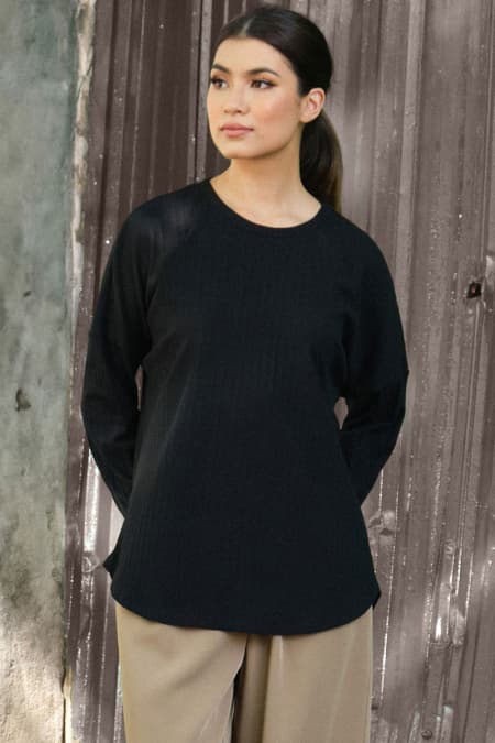 Jayanti Round Neck Tee - Black