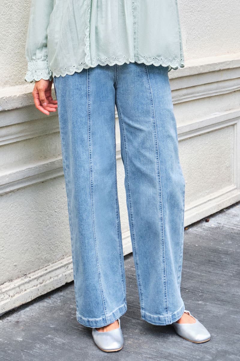 COTTON Muhsina Straight Cut Jeans - Light Wash - Image 1