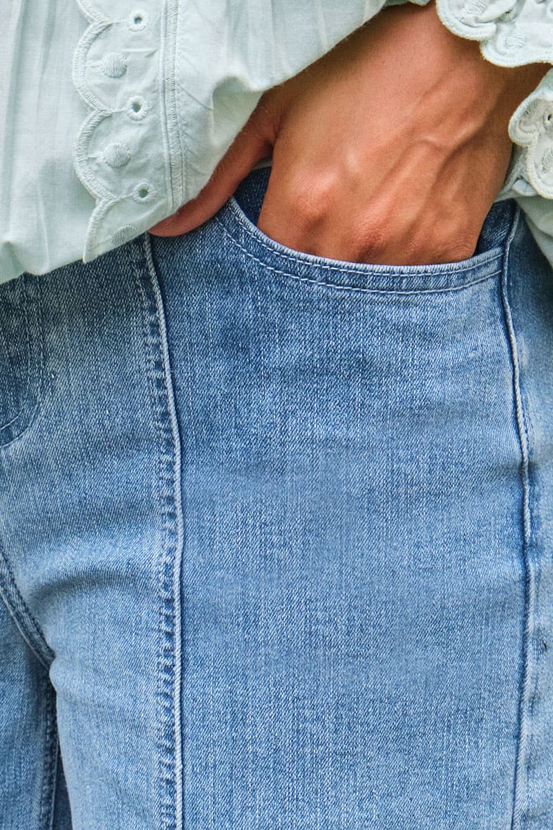 COTTON Muhsina Straight Cut Jeans - Light Wash - Image 5