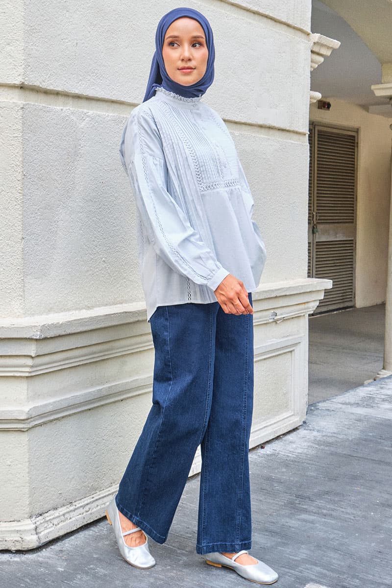 COTTON Muhsina Straight Cut Jeans - Dark Wash - Image 3