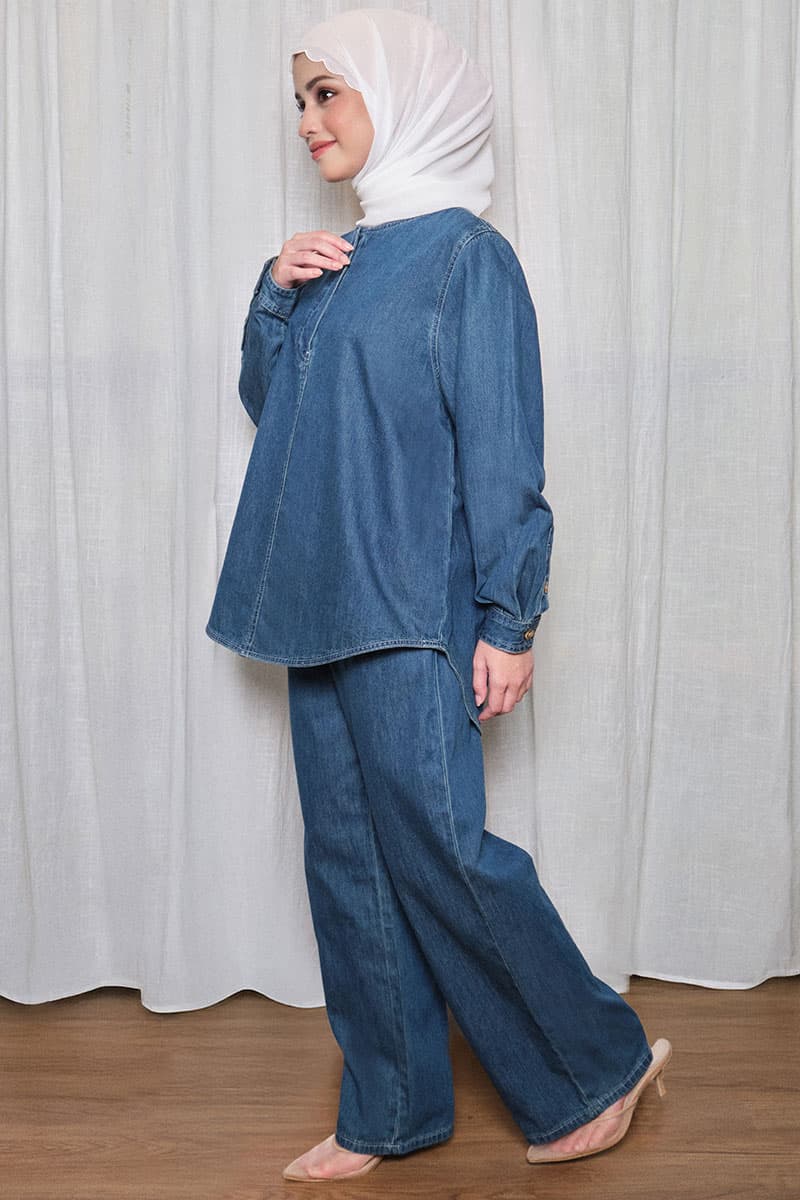 Rylin Wide Legged Jeans - Dark Wash - Image 3