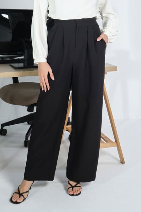 Xalila Straight Cut Pants 2.0 - Black