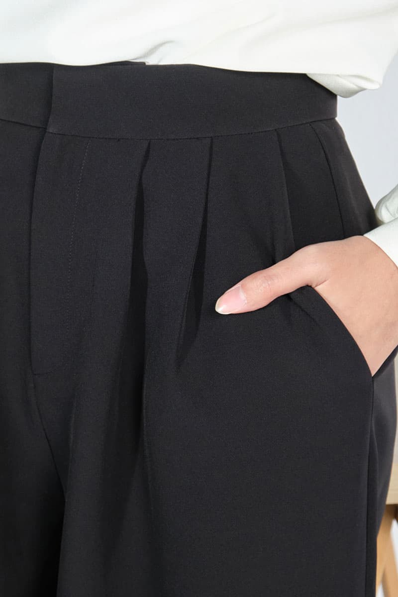 Xalila Straight Cut Pants 2.0 - Black - Image 5