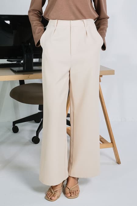 Khaleeda High-Waisted Pants - Oatmilk