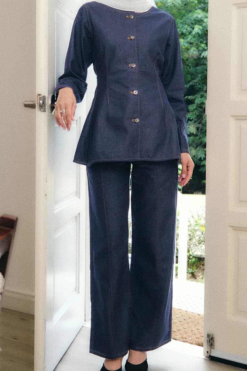 COTTON Kevin High-Waisted Jeans - Dark Wash - Image 1