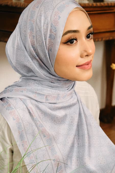 Thuraya Satin Rectangle Headscarf - Silver