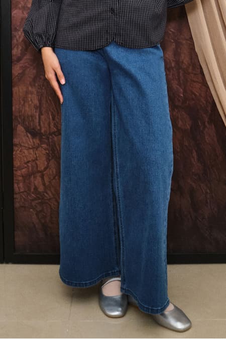 COTTON Ridge Wide Legged Jeans - Medium Wash