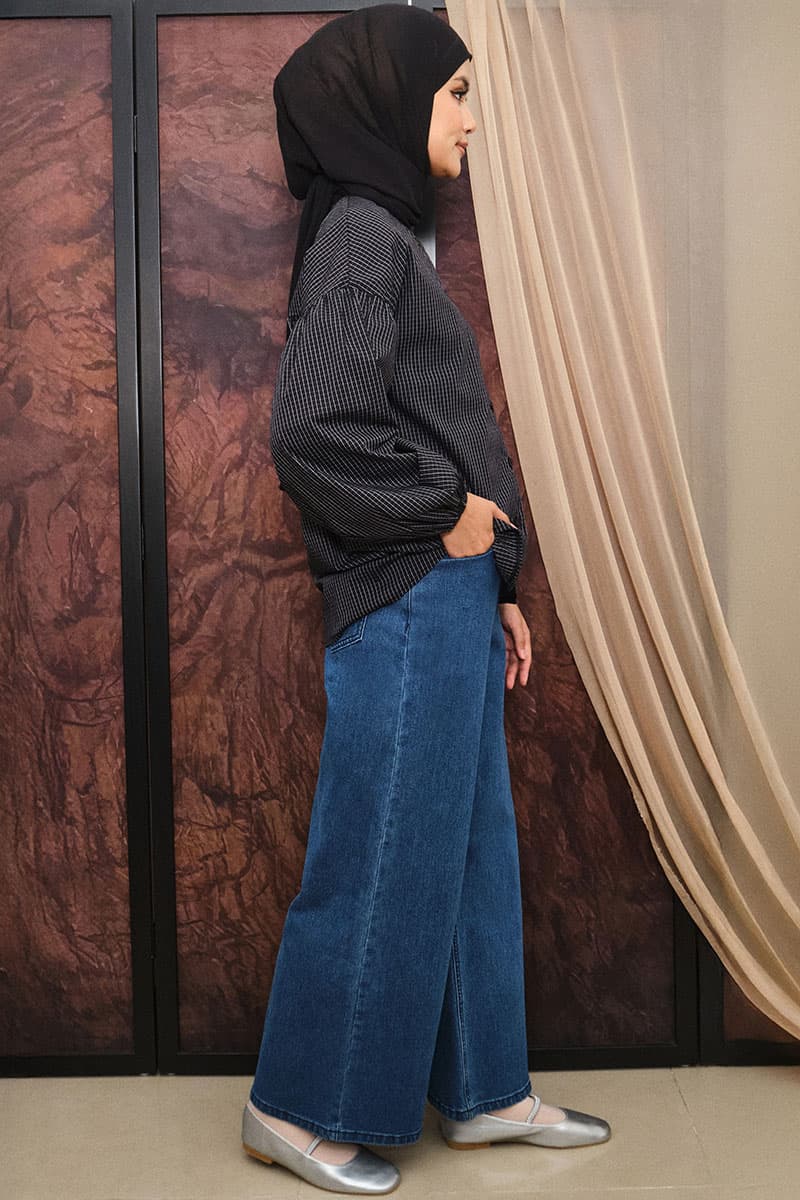 COTTON Ridge Wide Legged Jeans - Medium Wash - Image 3