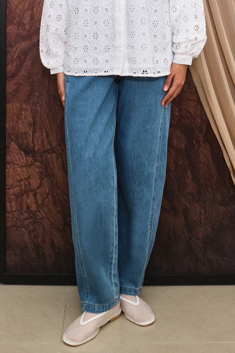 Chester Mom Jeans - Light Wash - Image 1