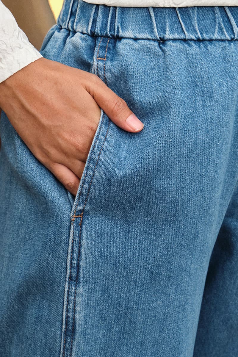 Chester Mom Jeans - Light Wash - Image 5