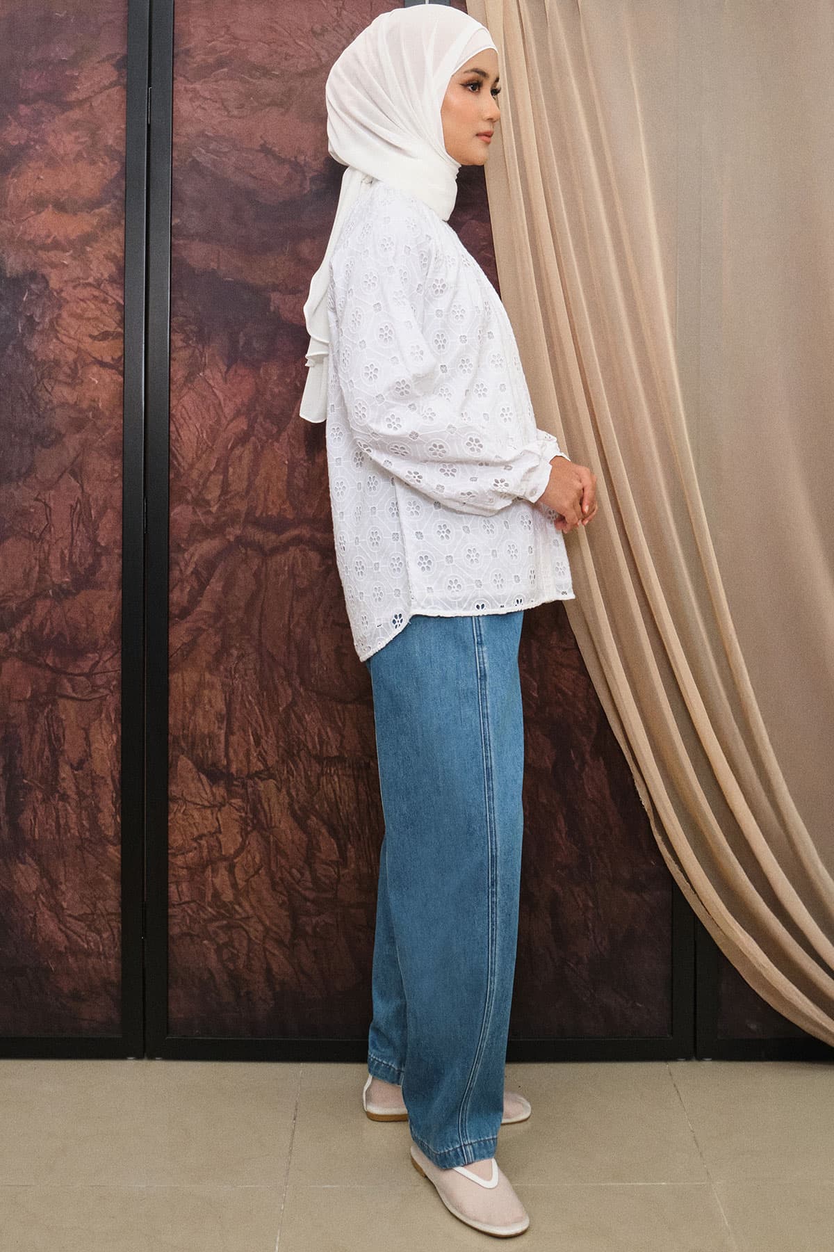 Chester Mom Jeans - Light Wash - Image 3