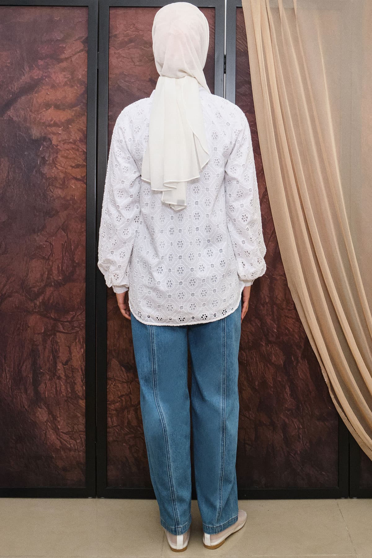 Chester Mom Jeans - Light Wash - Image 4