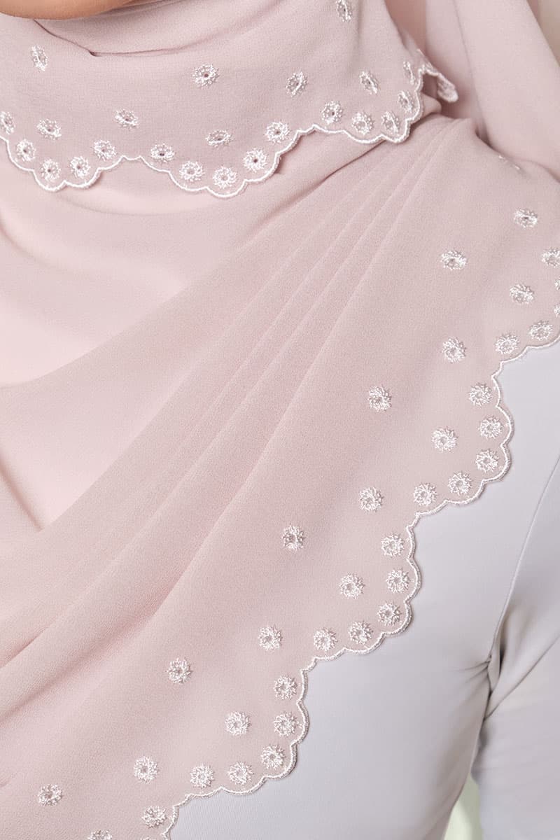 Aleandra Embroidered Scallop Headscarf - Nude Pink/White - Image 3
