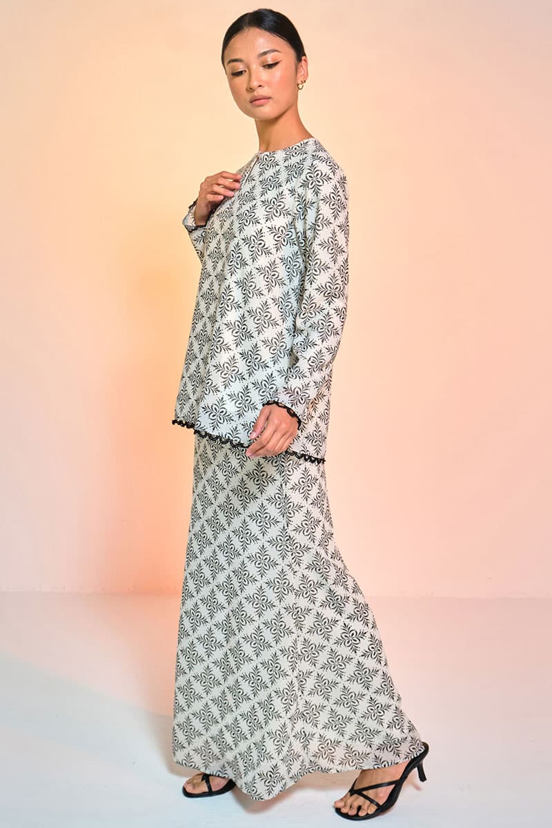 Aurora Blouse & Skirt - Cream/Black Damask - Image 3