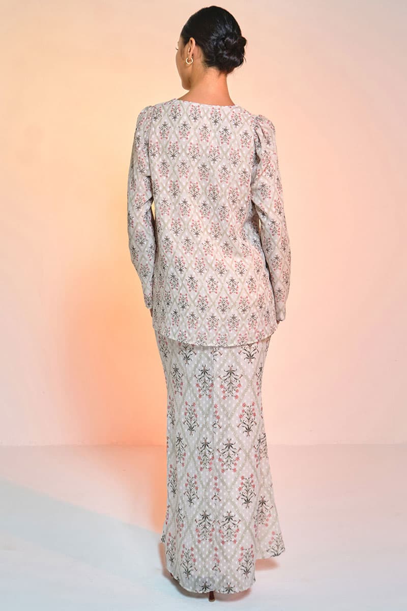 Serilina Blouse & Skirt - Beige Flower Motif - Image 4
