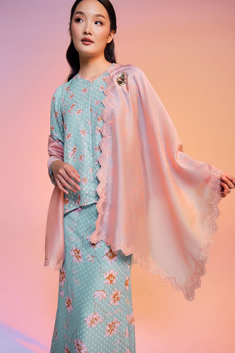 Serilina Blouse & Skirt - Beige Flower Motif - Image 6