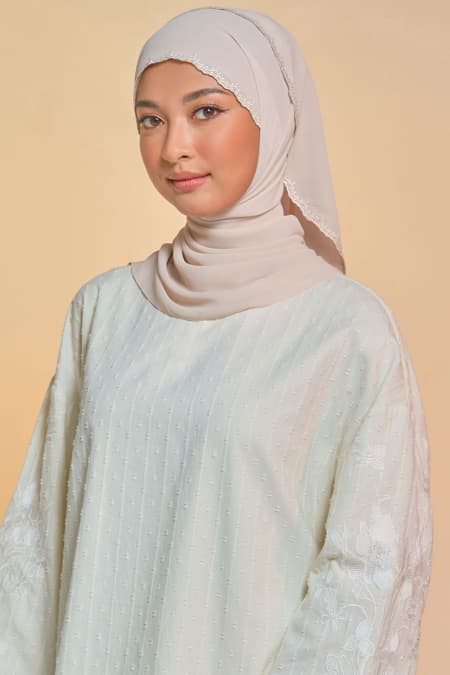 Tanuja Embroidered Scallop Headscarf - Oatmilk