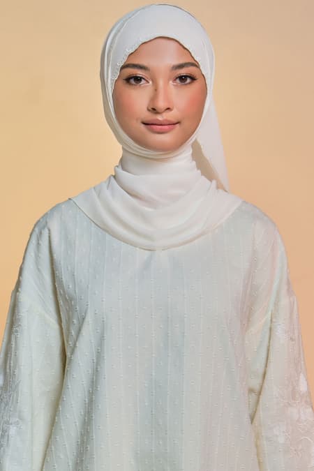 Tanuja Embroidered Scallop Headscarf - White