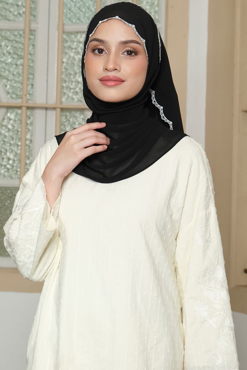 Lilita Embroidered Scallop Headscarf - Black - Image 1