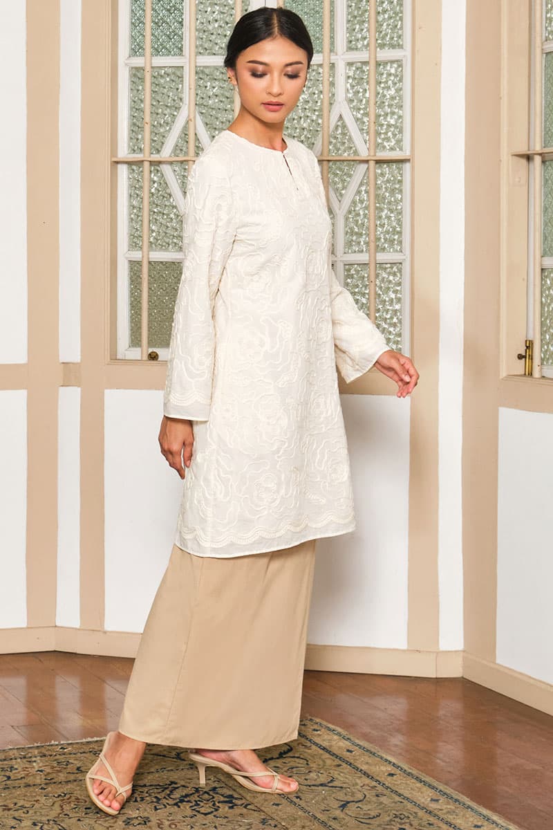 COTTON Selasih Blouse & Skirt - Cream/Oatmilk - Image 3
