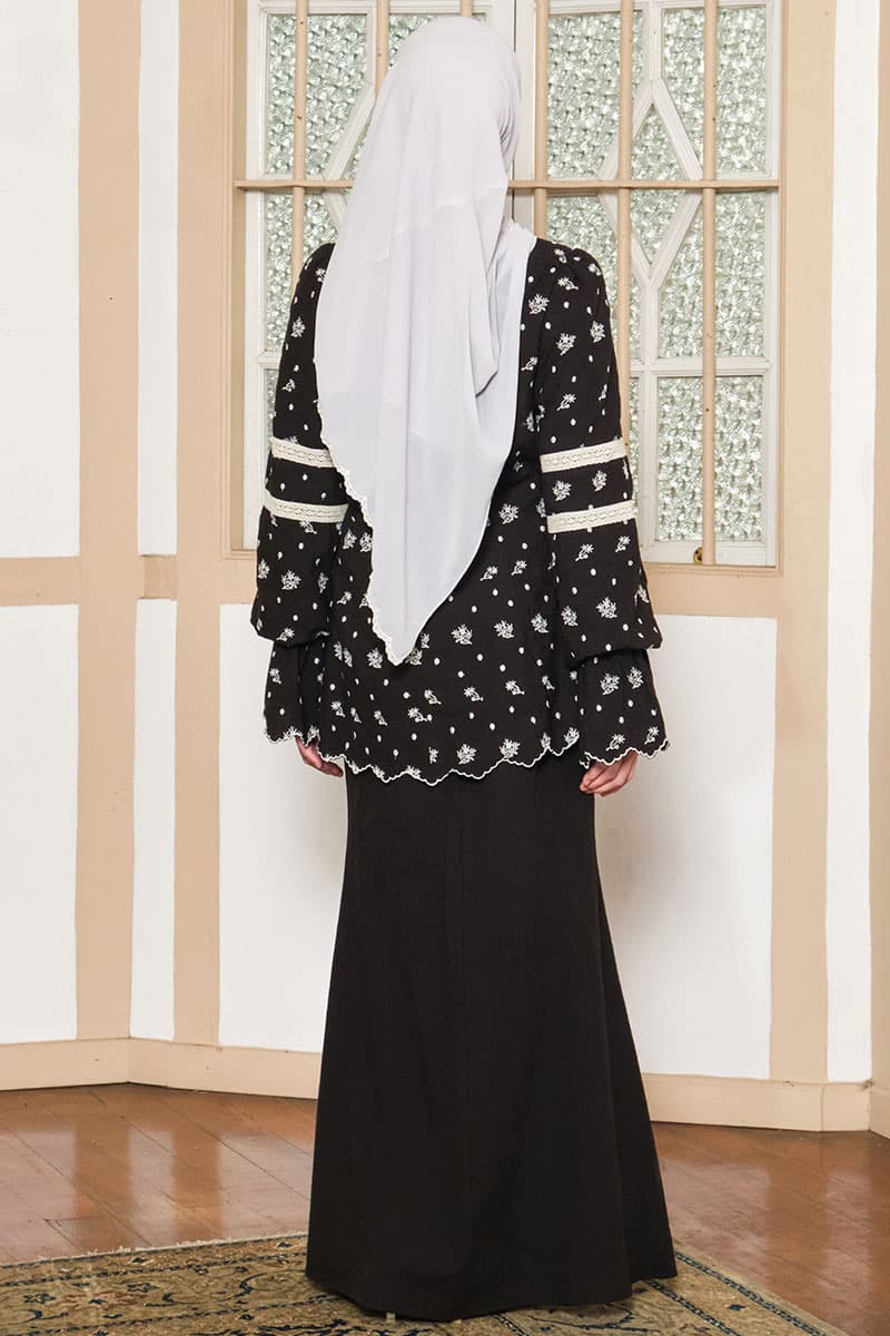 COTTON Tunas Blouse & Skirt - Black - Image 4