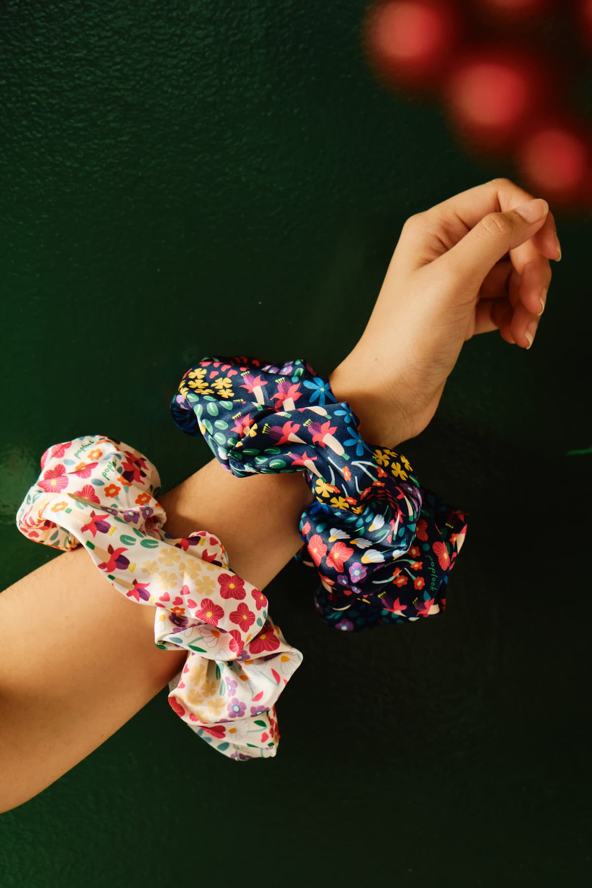 Raya'26 Kaseh Scrunchie - Ivory - Image 3