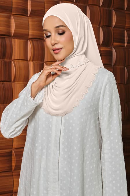 Danira Embroidered Scallop Headscarf - Oatmilk