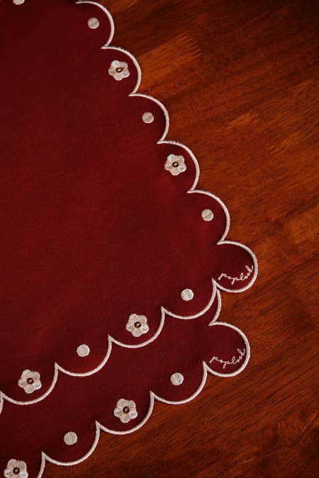 Sunny Scalloped Placemat Set - Maroon