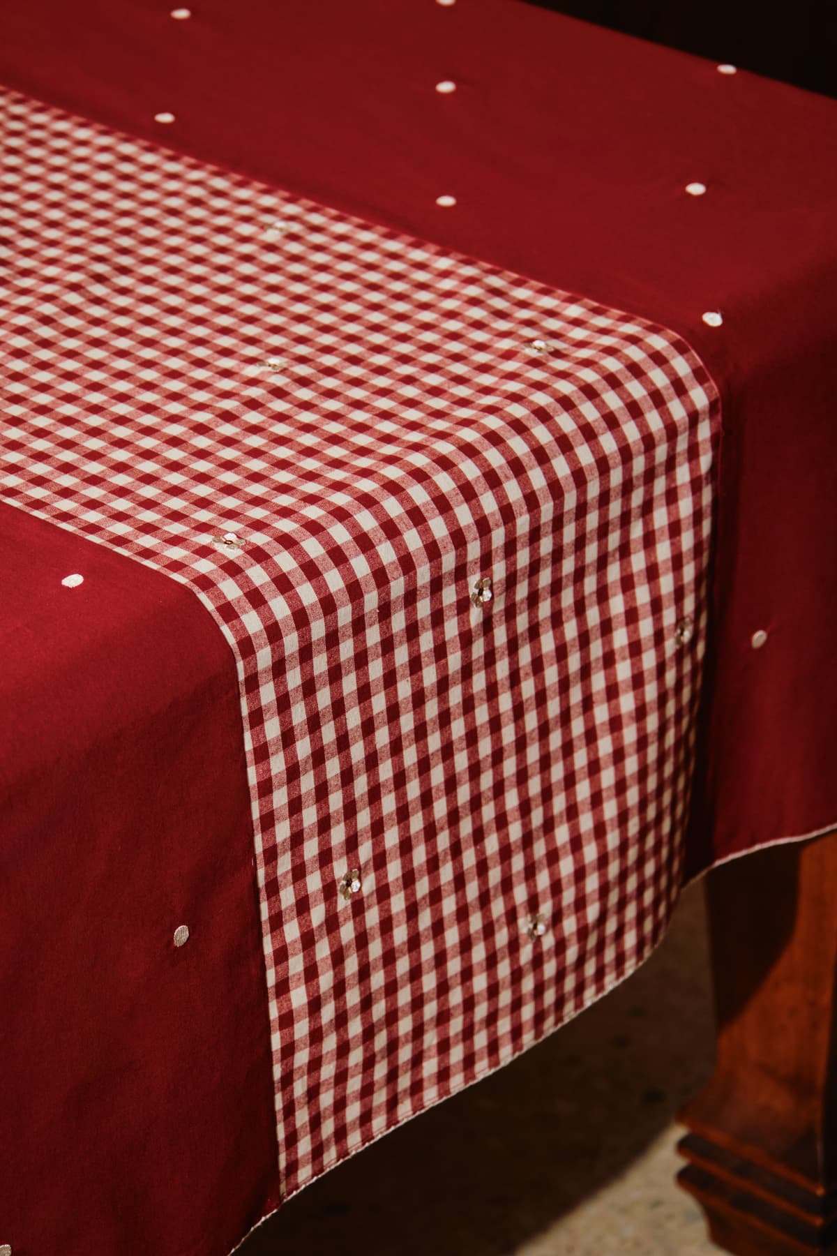 Dayse 8-Seater Tablecloth - Maroon/Maroon Check - Image 4