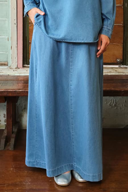 Badge A-Line Skirt - Light Wash