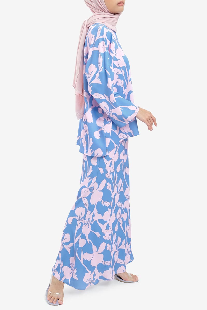Raihanab Zip-Front Blouse - Blue/Pink Floral - Image 4