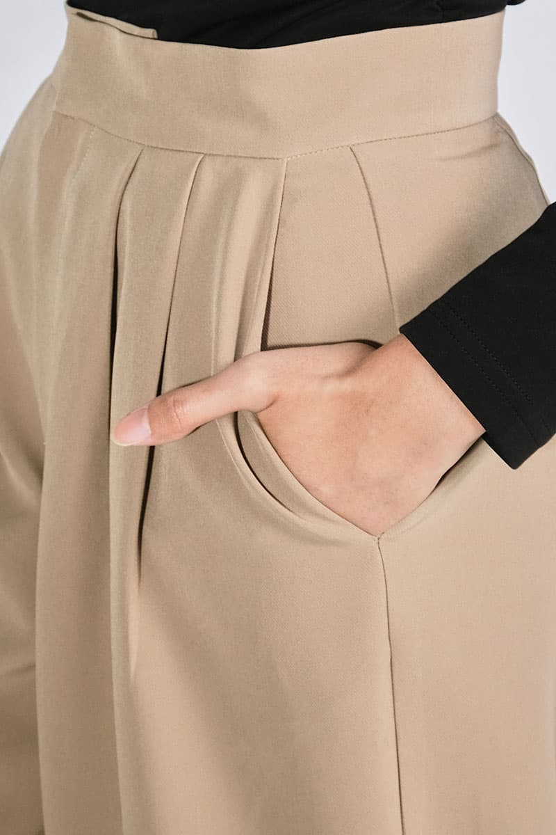 Xalila Straight Cut Pants 2.0 - Mink - Image 5